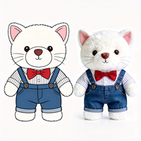 Peluche chat blanc mignon en salopette en jean et nœud papillon rouge, jouet en peluche doux, cadeau idéal pour les enfants, peluche chat gentleman