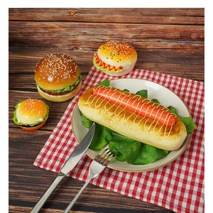 Balle anti-stress réaliste en forme de grand hamburger, fausse nourriture souple pour la décoration de café, burger, pizza, nouilles - Product Image 4