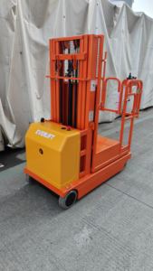 Chariot élévateur électrique <span class=keywords><strong>de</strong></span> 300 kg pour la manutention <span class=keywords><strong>de</strong></span> matériaux à mi-niveau, 3 m et 4 m - Product Image 2