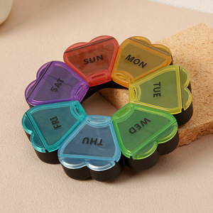 Portapillole Rotondo in Metallo Personalizzato con <span class=keywords><strong>Foto</strong></span> Creative, Modello con Portachiavi, Contenitore per Pillole a 3 Scomparti per Vitamine, Regalo - Product Image 1