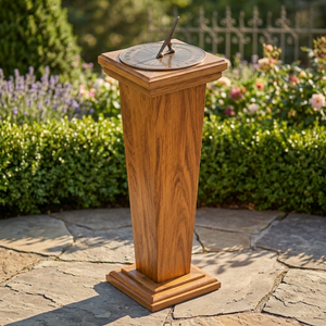Cadran solaire numérique électrique en bois de teck artisanal, de forme carrée, style antique, pour jardin, sur piédestal, motif géométrique abstrait, design traditionnel - Product Image 3