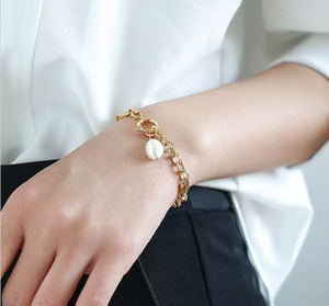 สร้อยข้อมือทองเหลืองประดับมุกธรรมชาติ ของขวัญสำหรับผู้หญิง เหมาะสำหรับชมรมความงามและฟิตเนส สถาบันต่างๆ และของที่ระลึกสำหรับแขก - Product Image 1