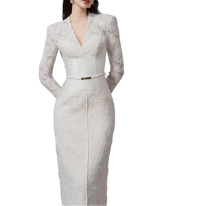 Robe maxi en dentelle patchwork de luxe légère et personnalisée, nouvelle collection automne, style élégant, cintrée à la taille, classique, lavable, non tissée - Product Image 1