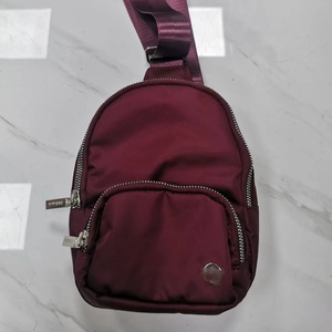 <span class=keywords><strong>Borsa</strong></span> a <span class=keywords><strong>tracolla</strong></span> da yoga Lulu Everywhere 2L in nylon tinta unita con chiusura a cerniera e fibbia per donna - Product Image 6