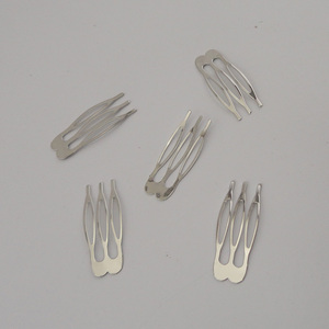 Mini peignes à cheveux plats en métal et argent, 10/100 pièces/sacs, 1.5cm x 4.0cm, à 3 dents, avec trous pour mariage, voile, fait main - Product Image 2