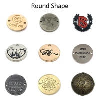 Étiquettes de couture personnalisées en alliage de zinc durables, surface lisse, placage durable, étiquette de nom en métal, logo pour chaussures