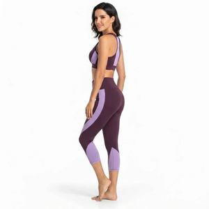 Ensemble de yoga OEM pour femmes - Ensemble de yoga 2 pièces sans couture de couleur unie avec effet froncé aux fesses, idéal pour l'entraînement et le fitness, de haute qualité - Product Image 4