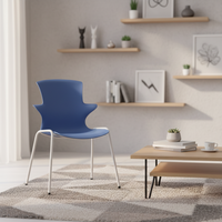 Chaises en plastique ergonomiques en gros, directement de l'usine |   Chaise empilable en plastique colorée en forme d'étoile pour événements et repas
