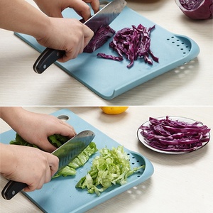<span class=keywords><strong>Planche</strong></span> à découper en plastique antidérapante et fine, multifonctionnelle, <span class=keywords><strong>avec</strong></span> fonction de suspension pour viande et pain, et <span class=keywords><strong>passoire</strong></span> intégrée. - Product Image 6