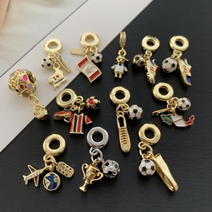LS-C6197 Pendentif sportif très populaire pour garçon, <span class=keywords><strong>mini</strong></span> batte de baseball, pendentifs chaussures de football, accessoires de valise de voyage, bijoux en laiton - Product Image 2