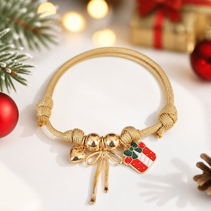 Braccialetto con Ciondolo Natalizio a Forma di Babbo Natale in Stile Cartoon, Cordino Intrecciato Regolabile, Gioiello di Lusso Leggero per le Festività - Product Image 6