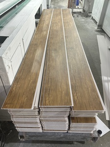 Panneaux de <span class=keywords><strong>plafond</strong></span> en <span class=keywords><strong>PVC</strong></span> faciles à installer, imperméables et anti-moisissures, design moderne pour salon et cuisine - Product Image 2