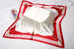 Écharpe en satin de soie carrée de 90 cm avec logo personnalisé en gros pour femmes, foulards de tête, bandana avec votre propre design YHK0046 - Product Image 5