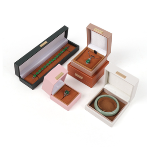 Boîte à bijoux de luxe personnalisable par le fabricant, en cuir PU écologique, avec fermeture à boucle pour pendentifs, bracelets, bagues et joncs - Product Image 2