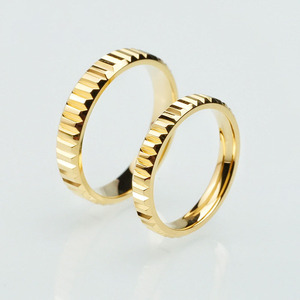 Anelli per Coppie in Acciaio Inossidabile Placcato Oro 18K con Bordo Scanalato, Fedi Nuziali per Lui e Lei - Product Image 5