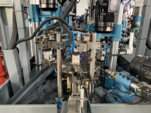 Machine de perçage et de taraudage multi-fils entièrement automatique personnalisable pour freins à disque - Product Image 4