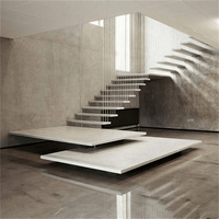 Escalier flottant en pierre sur mesure avec structure métallique robuste pour les résidences modernes