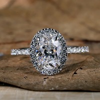 Bague de fiançailles en or blanc massif 10K/14K/18K avec diamant de laboratoire ovale de 2 carats, halo pavé et pierres latérales, certifiée IGI CVD/HPHT, personnalisable