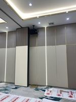 Cloison coulissante insonorisée pliable suspendue avec cadre en aluminium pour usage commercial et bureautique