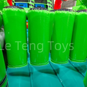 Pista de Obstáculos Inflable Personalizada con Área de Brincos y Accesorio de Tobogán - Product Image 6