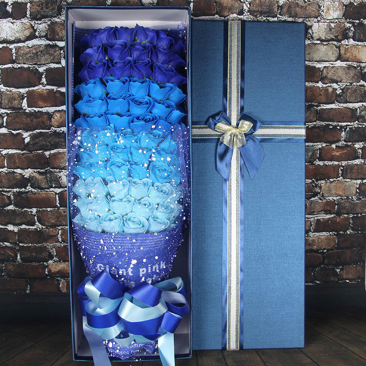 กล่องของขวัญสีน้ำเงินไล่เฉด 99 พร้อมริบบิ้นคู่สีน้ำเงิน