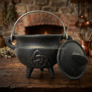 Caldero de Hierro Fundido Triquetra de Alta Calidad y Duradero con Tapa de Tres Patas y Asa Negra D2.75xH3 para Oración en el Hogar (Pooja) e Incienso Ortodoxo - Product Image 3