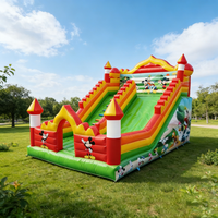 Château gonflable à double toboggan Mickey Mouse, mur d'escalade, respectueux de l'environnement, capacité de 500 kg, matériau PVC, taille personnalisable