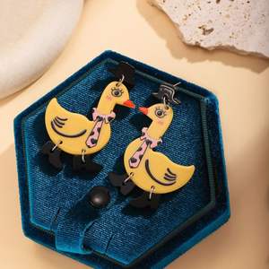 Boucles d'Oreilles Acrylique Mignonnes Personnalisées Drôle de Canard à Talons Hauts - Product Image 2