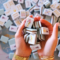 Tuiles de Mahjong en Acrylique Blanc Pur de Qualité Supérieure, Base Haute Brillance avec Impression en Relief Multicolore, Kit Complet de Mahjong Américain