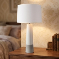 Lampe de table Residence Inn by Marriott Matte Gloss Alabaster 27W E26 avec abat-jour en lin ivoire pour chambre d'hôtel, salon