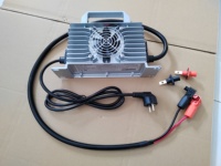 Offres Spéciales étanche IP67 12v 24v 36v 48v Chargeur de voiturette de golf 60v 72v 80v 96V Chargeur de batterie au plomb/LiFePO4/Lithium-ion