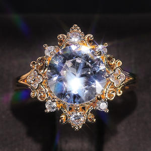 Anello da Donna F884 in Oro 18K con Diamante Sintetico Taglio Brillante Rotondo, Gioiello di Fidanzamento - Product Image 1