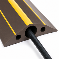 Protection de câbles au sol en PVC, bandes jaunes, canal imperméable pour intérieur et extérieur