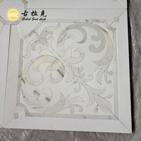 Mosaïque de marbre blanc à jet d'eau à bas prix pour la décoration des murs et sols des entrées, crédences, chambres, douches, hôtels et villas