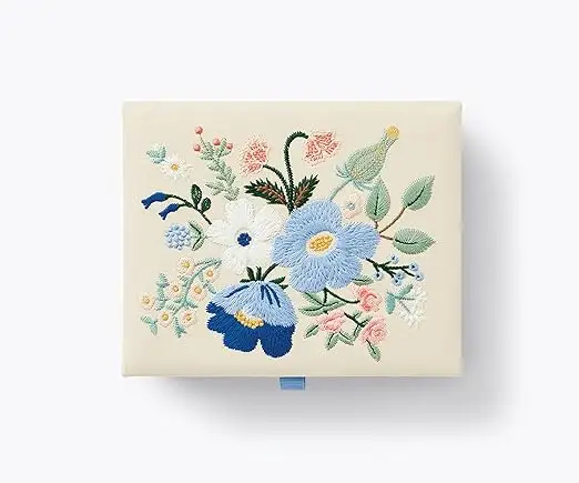 डिज़ाइन पैटर्न के साथ नीला मध्यम कढ़ाई वाला उपहार बॉक्स, भंडारण फोटो कार्ड, हाथ की कढ़ाई वाला कपड़ा कवर किया हुआ आभूषण बॉक्स