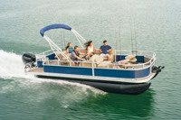 Bateau de pêche sportive à pont unique haut de gamme avec remorques de motomarine en fibre de verre et moteur hors-bord pour la dérive à l'extérieur