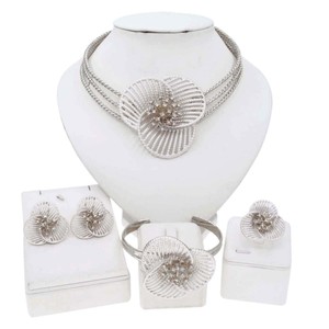 Yulaili - Juego <span class=keywords><strong>de</strong></span> Joyas para Mujer con Diseño <span class=keywords><strong>de</strong></span> Beso y Abrazo, Estilo Dubái, con Pedrería, Chapado en Oro, para Bodas y Fiestas - Product Image 1