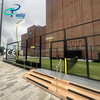 Plateforme de padel flottante modulaire en acier surélevée avec système de piétement réglable en hauteur