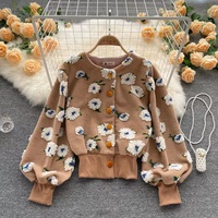 Offre Spéciale nouveau automne et hiver fleur Jacquard épaissi chaud tricoté Cardigan dames pull manteau