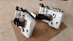 Máquina <span class=keywords><strong>de</strong></span> <span class=keywords><strong>Coser</strong></span> Industrial Usada Juki Union Special 35800 <span class=keywords><strong>de</strong></span> Tres Agujas con Alimentación por Brazo para Jeans - Product Image 5