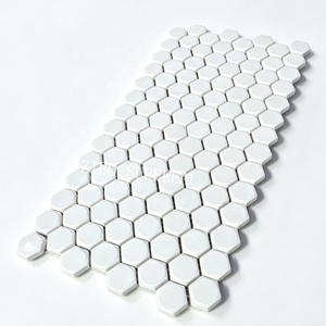Mosaïque hexagonale en <span class=keywords><strong>céramique</strong></span> d'alumine 92% Al2O3, résistante aux chocs et à la compression - Product Image 1