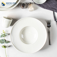 Vente en gros pas cher 11 pouces rond céramique glaçure pâtes profondes plat restaurant hôtel Logo personnalisé beige assiette à soupe