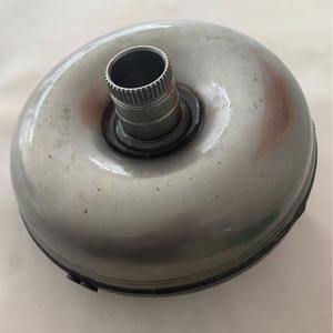 Convertidor de par Clark 24435299 para montacargas de combustión interna, cojinete liso de hierro fundido, pieza usada - Product Image 1