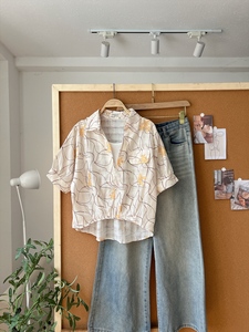 Chemisier A750 pour femme en tissu soyeux à motif floral avec empiècement en tissu T-shirt, col rabattu, coupe standard, décontracté, printemps-été - Product Image 2