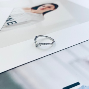 Anillo de Oro Amarillo de 18k Personalizado para Fiesta o Boda, con Diamante Cultivado en Laboratorio con Forma de Constelación, Certificado por IGI - Product Image 6