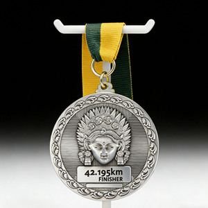 เหรียญรางวัลสำหรับผู้เข้าเส้นชัยมาราธอน ชุบทองคำขาวโบราณ พร้อมสลักลายตามสั่ง พิมพ์ลายเคลือบ/พิมพ์ยูวี ดีไซน์เทพธิดาบาหลี รางวัลกีฬา - Product Image 1