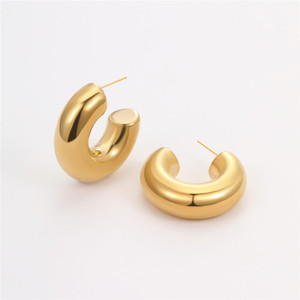 Venta al por mayor Simple Mujeres Moda Joyería Pendientes de aro 18K Acero inoxidable en forma de C Pendientes huecos - Product Image 6