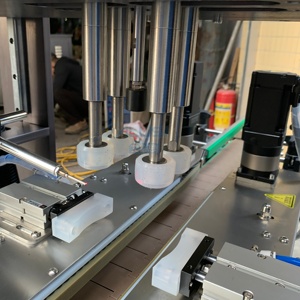 Machine de bouchage automatique servo-motorisée pour bouteilles rondes en verre, plastique et métal, pour aliments et boissons, entièrement personnalisable - Product Image 6