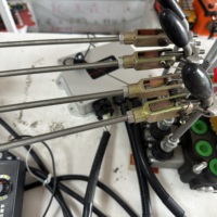 Télécommande sans fil à 4 joysticks pour grue avec alimentation 12V 24V et numéros de joysticks personnalisés