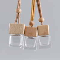 Bouteille en verre de parfum diffuseur de parfum de voiture carrée avec bouchon à vis joint vide porte-parfum suspendu